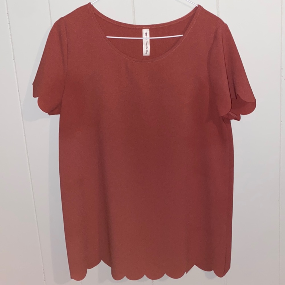 Scoop pattern blouse